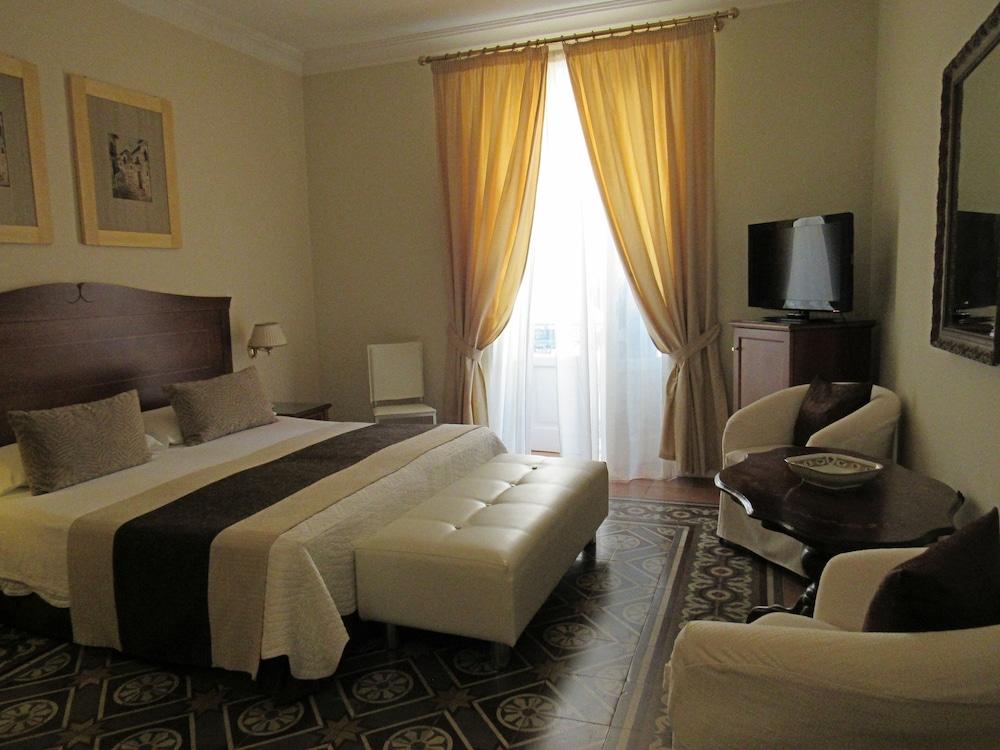 Hotel Akropolis - Museum Hotel 塔兰托 外观 照片